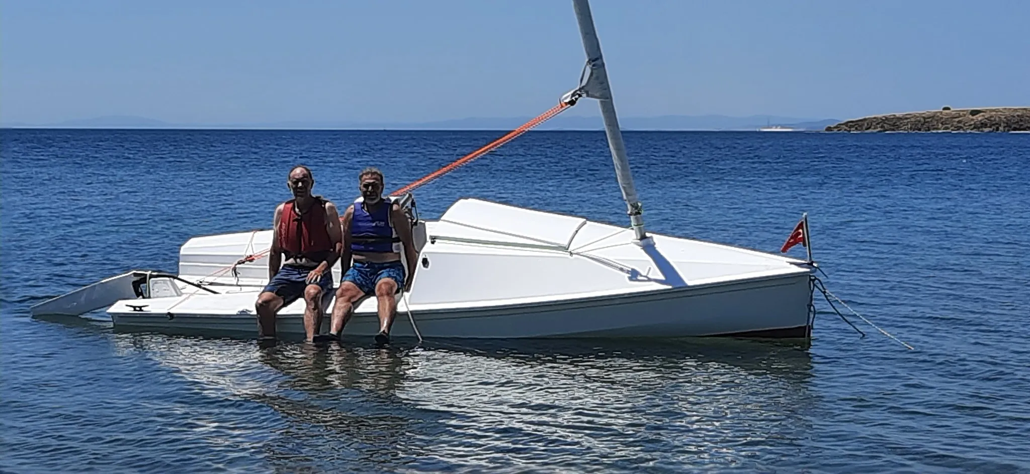 Two of us — 180 kg total — on the rail. Initial stability stays high, so motoring, fishing, and rowing all feel composed.
